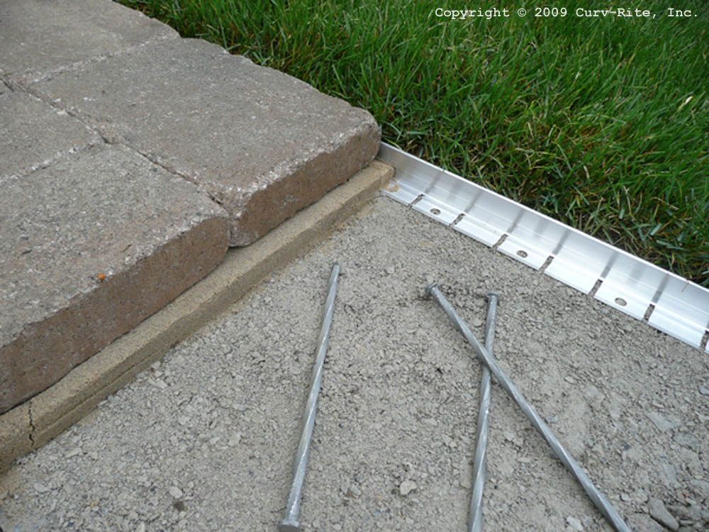 Extra Spikes for Pavers Natural 250/box - Edging